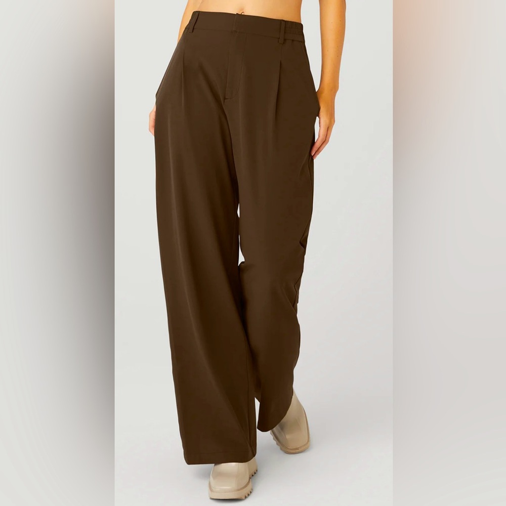 Alo brown high-waist pursuit trouser #trousers #Alo #alo #pants #aloyoga